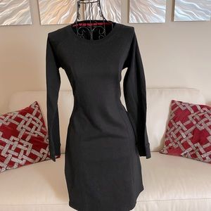 Wendy Williams | Black long-sleeve midi dress